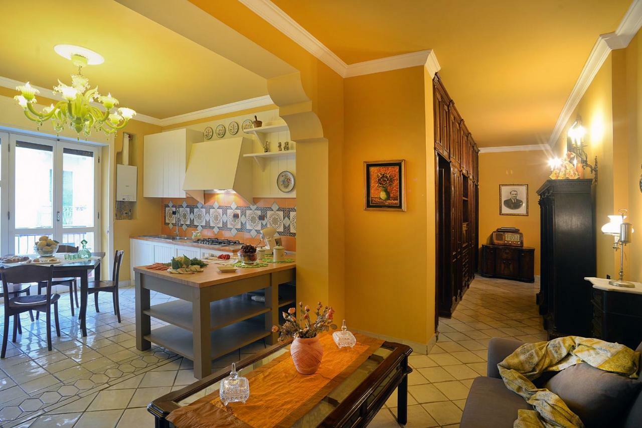 Donna Filomena Casa Vacanza Di Charme Salerno Eksteriør bilde